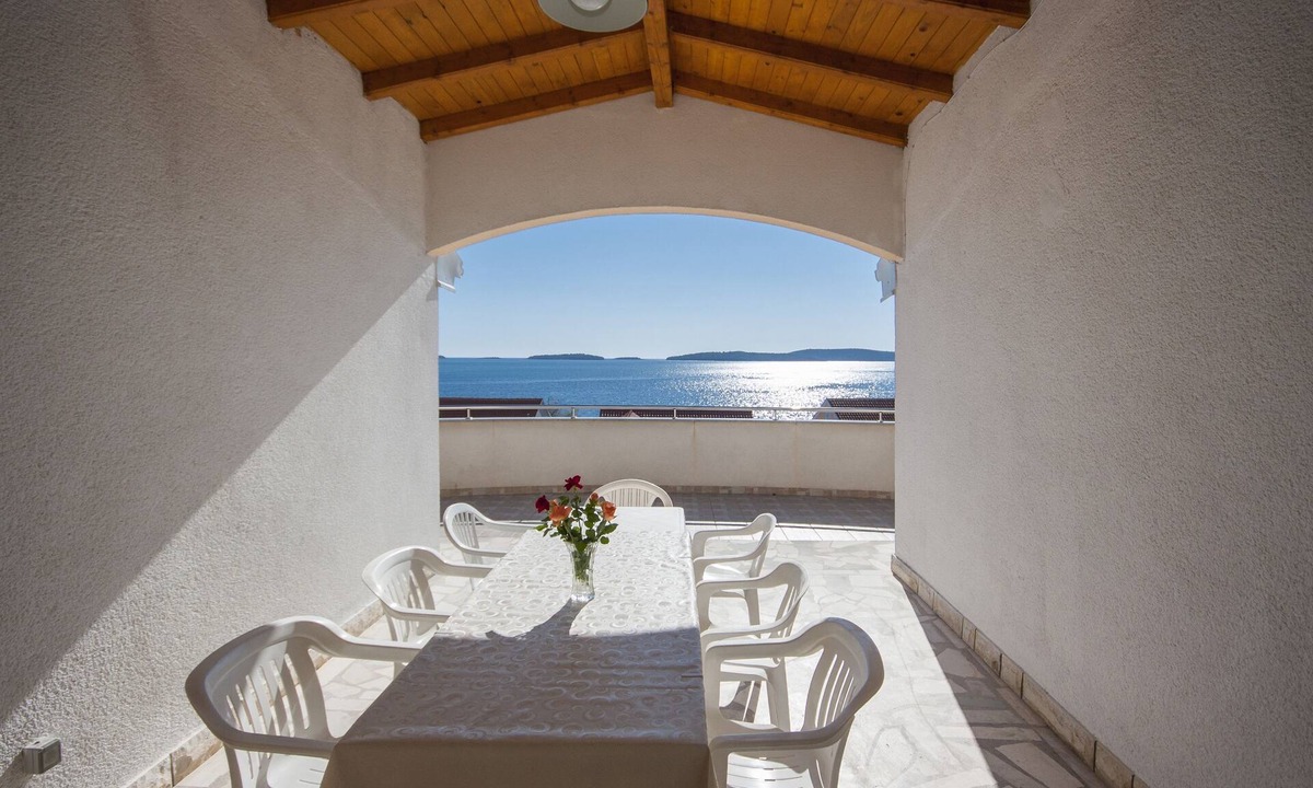 Brodarica Apartment | Four-bedroom apartment with terrace and sea view Brodarica, Šibenik (A-5736-b)