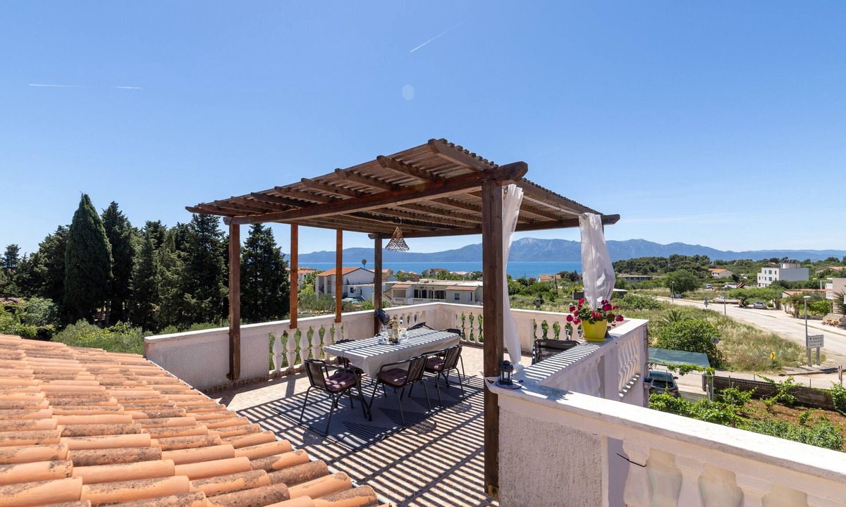 Sucuraj Apartment | Four-bedroom apartment with terrace and sea view Sućuraj, Hvar (A-24563-a)