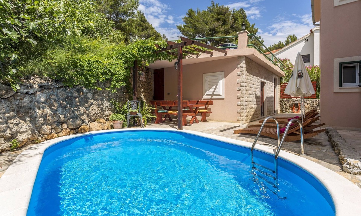 Medici Apartment | Four-bedroom apartment with a swimming pool Medići, Omiš (A-7461-a)