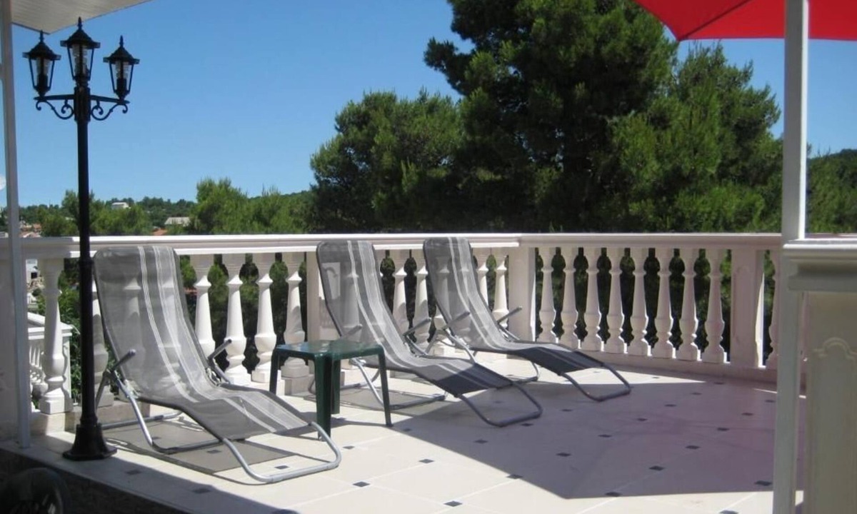 Zaton Apartment | Four-bedroom apartment with terrace and sea view Zaton (Krka) (A-24448-b)