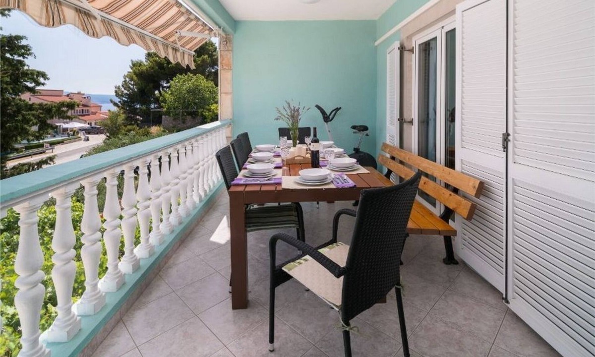 Stanici Apartment | Four-bedroom apartment with terrace and sea view Stanići, Omiš (A-2819-d)