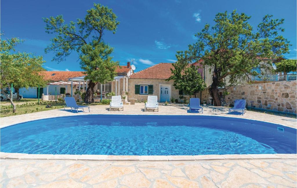 Sopot House | Four-Bedroom Holiday Home in Podlug