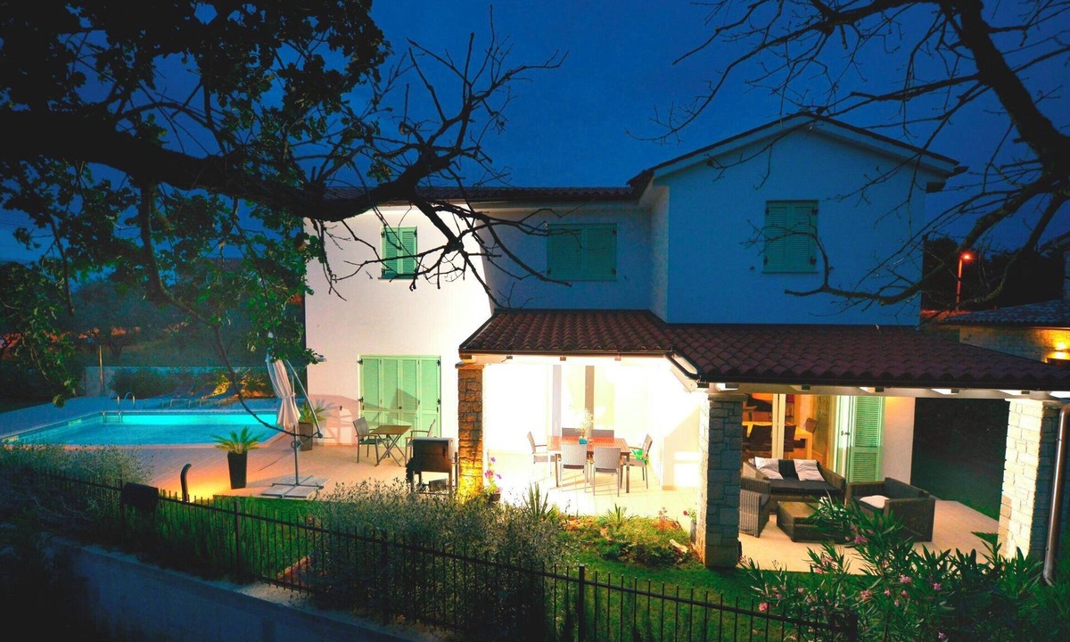 Selina Villa | Fully fenced, private pool-heated, quiet, modern, cozy, sea view