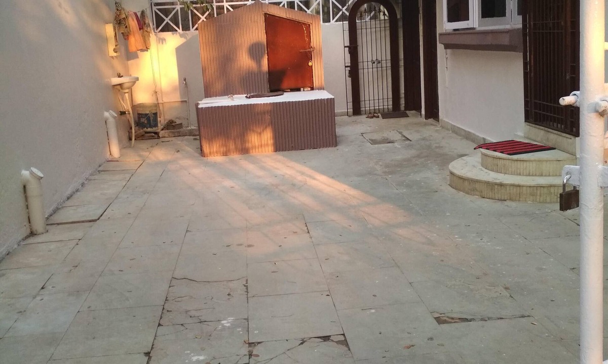 Chembur East Villa | Fully furnished Studio Apartment on second floor of Chembur Mumbai Bungalow