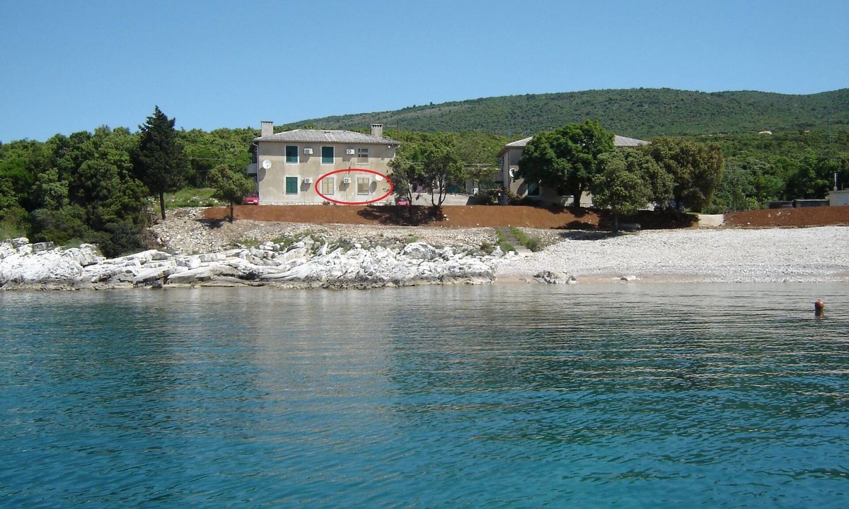 Koromacno Apartment | Gemütliches Appartment direkt am Strand by Interhome