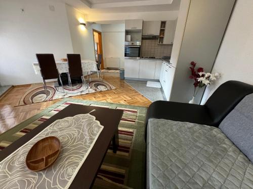 Mali Radic Apartment | Golden Lilly Apartment