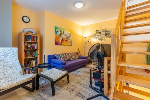 Cres House | Good vibes house
