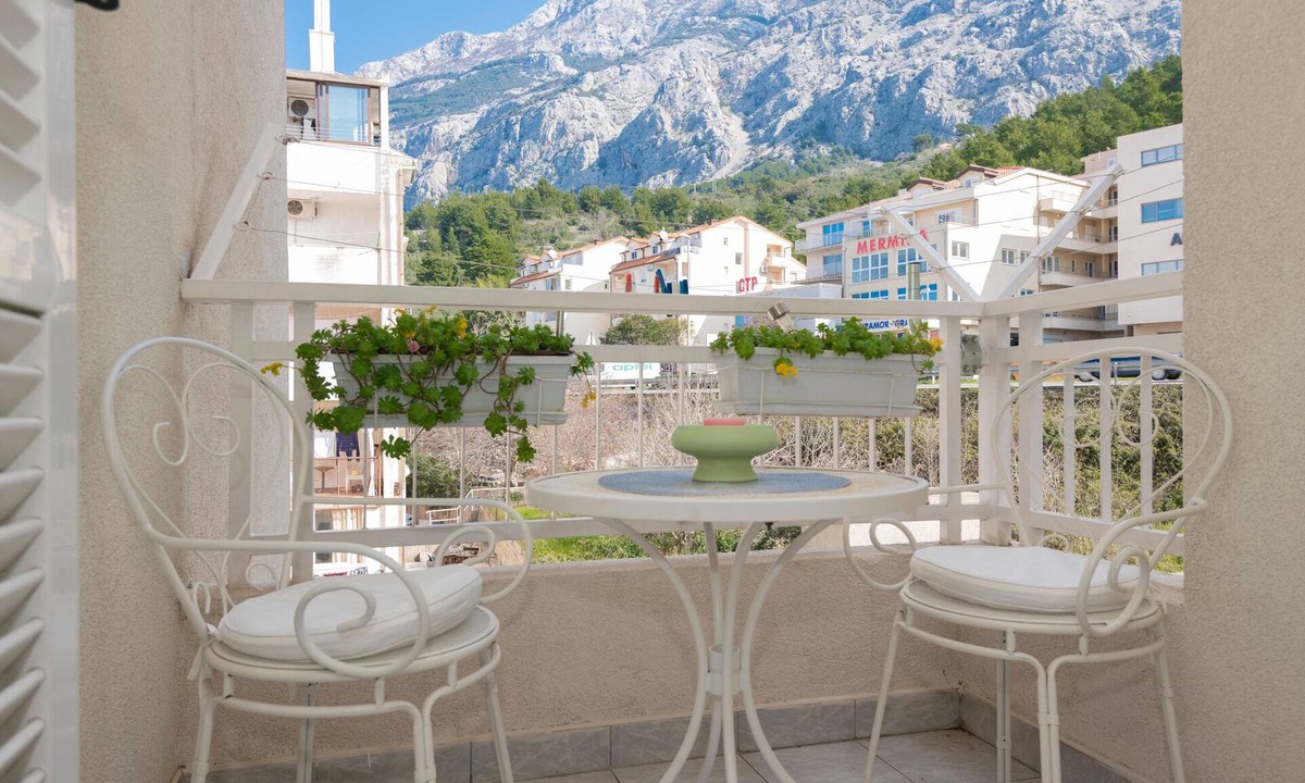 Istok Apartment | Gorgeous apartment in Makarska with WiFi