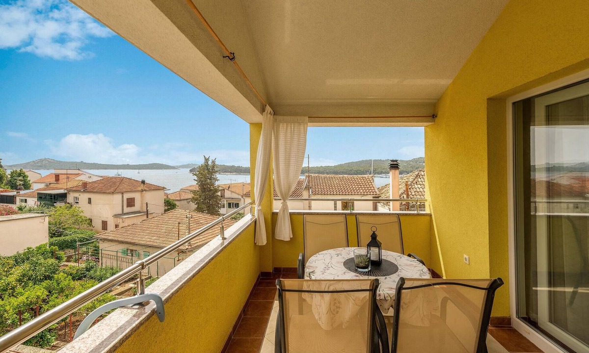 Rogoznica Apartment | Gorgeous apartment in Rogoznica with WiFi