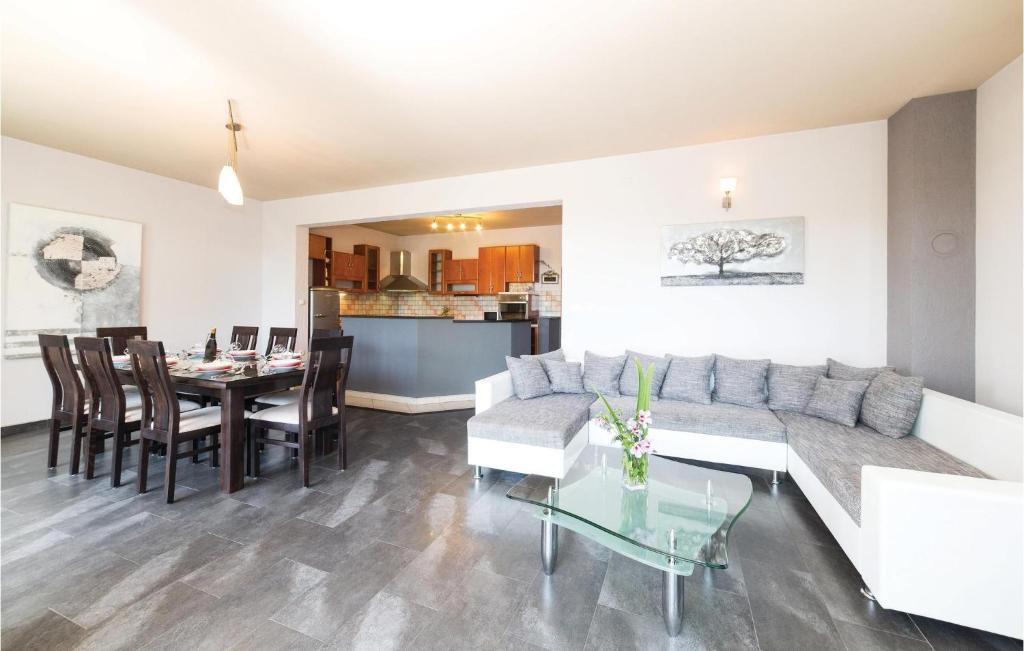 Kastel Stafilic Apartment | Gorgeous Apartment In Kastel Stafilic With Wifi
