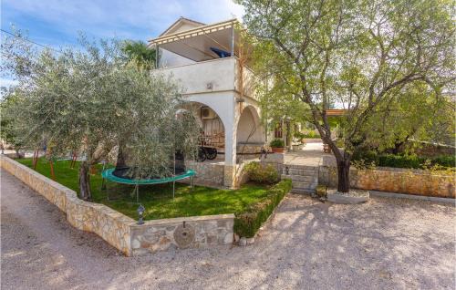 Milcetici Apartment | Gorgeous Apartment In Malinska With Wifi