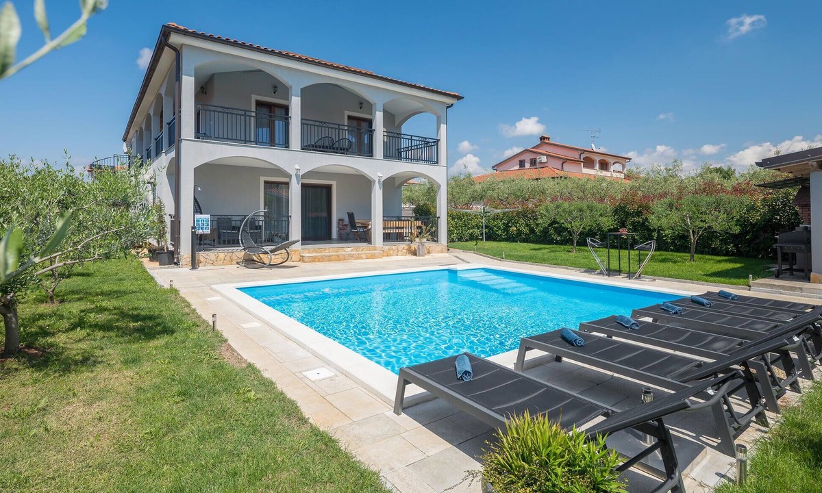 Vrvari Apartment | Gorgeous apartment in Porec with swimming pool