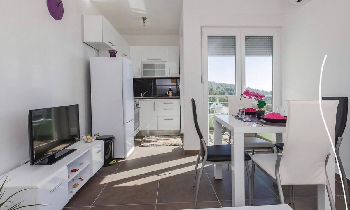 Trogir Apartment | Gorgeous apartment in Saldun with WiFi
