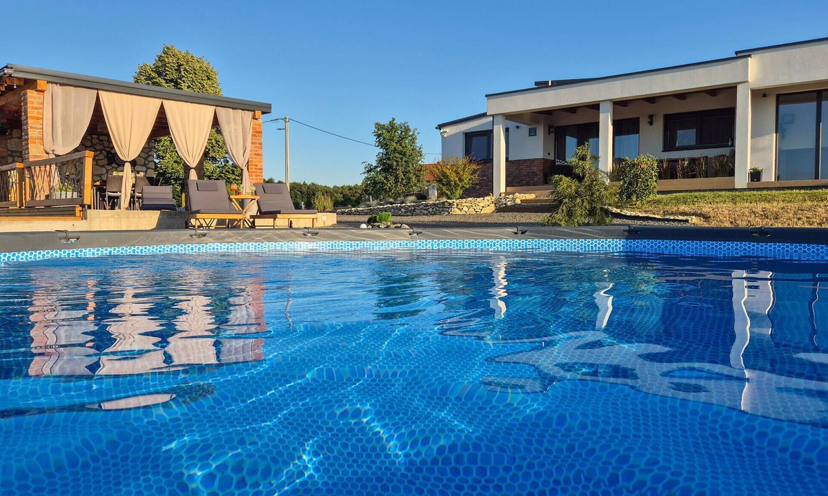 Sveti Ilija House | Gorgeous home in Luzan Biskupecki with sauna