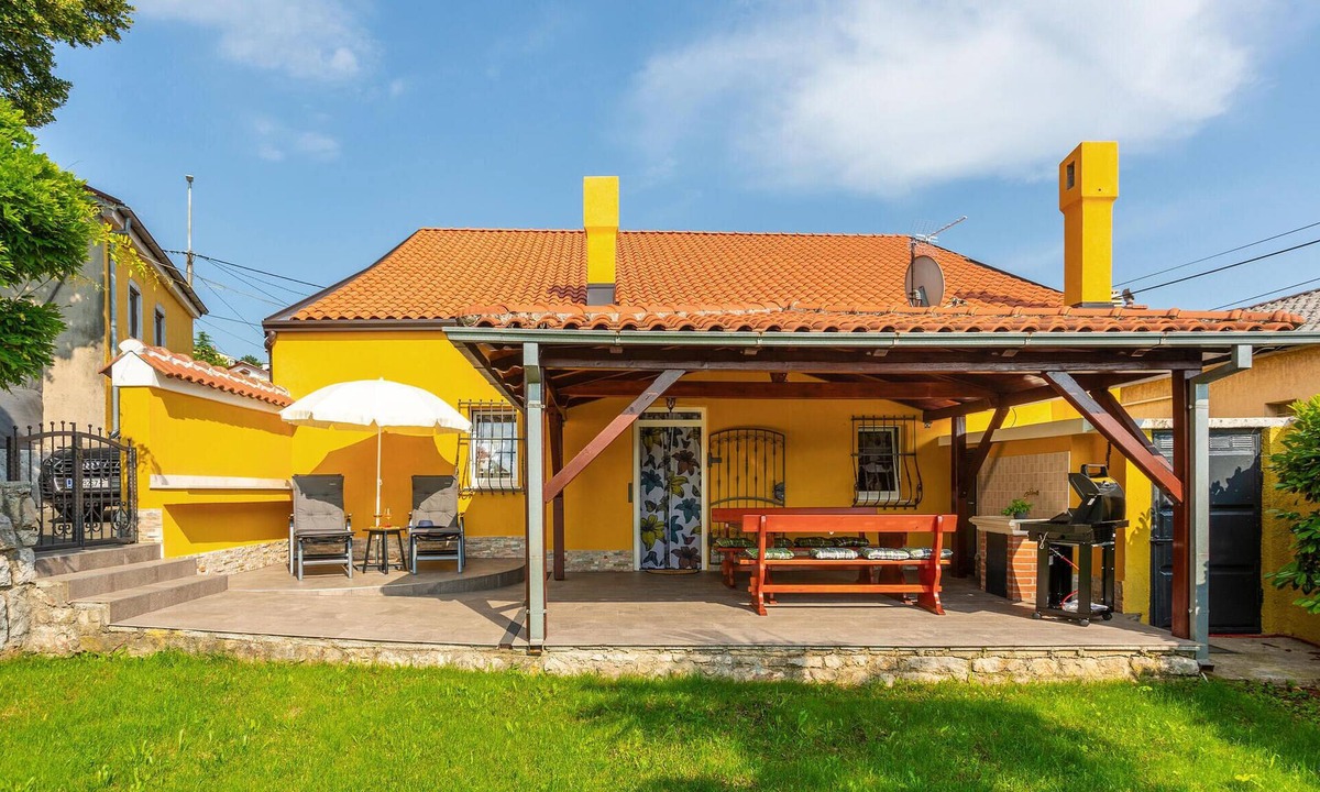 Buzdohanj House | Gorgeous home in Cernik with sauna