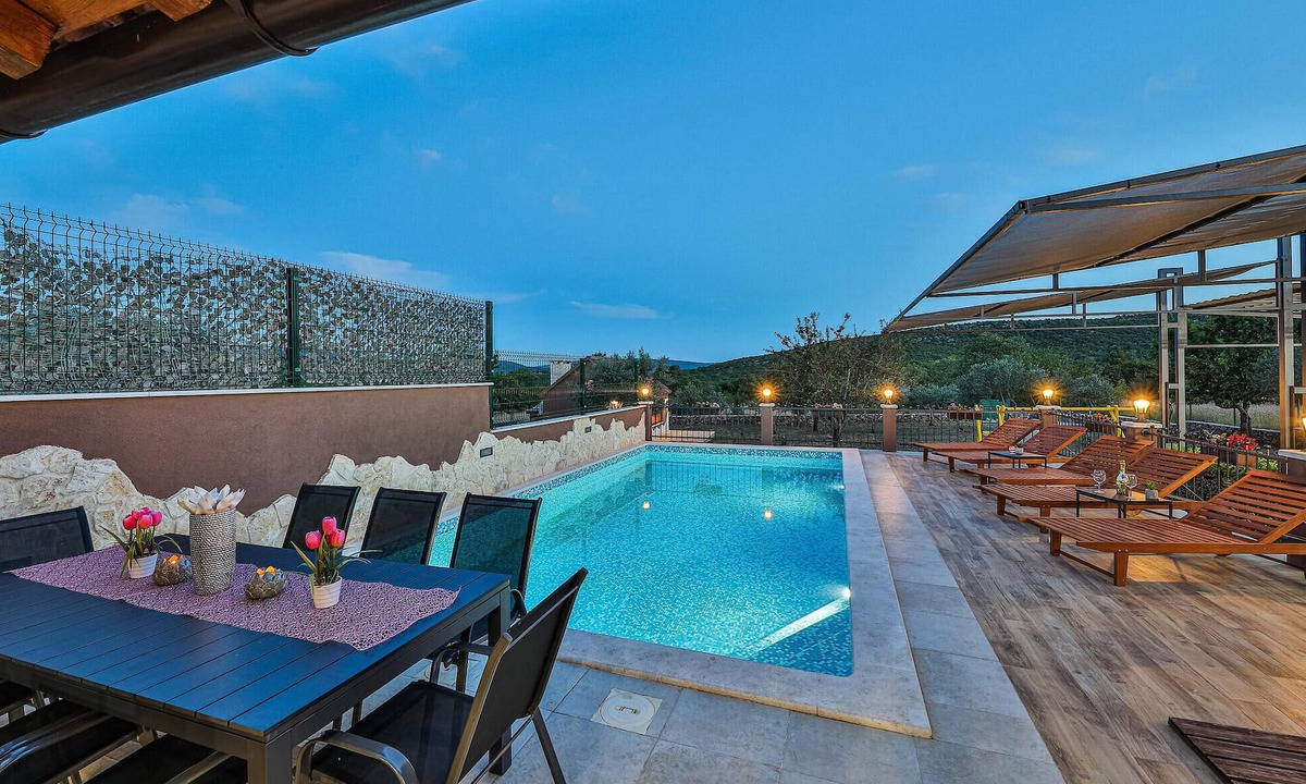 Lecevica House | Gorgeous home in Divojevici