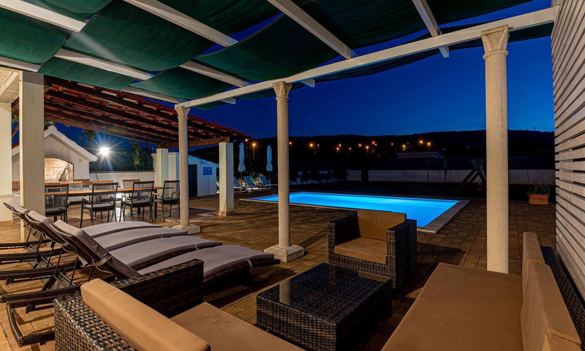 Sibenik House | Gorgeous home in Dubrava