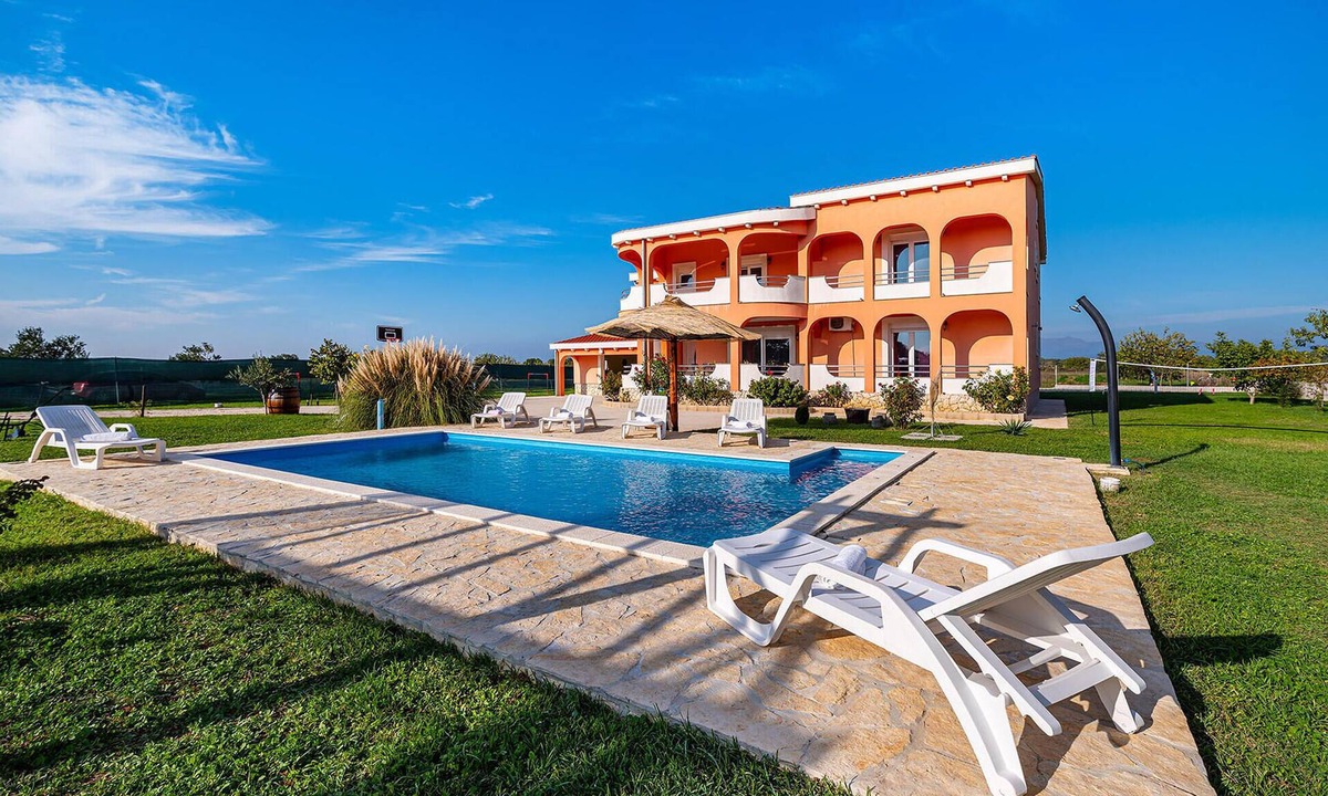 Galovac House | Gorgeous home in Galovac