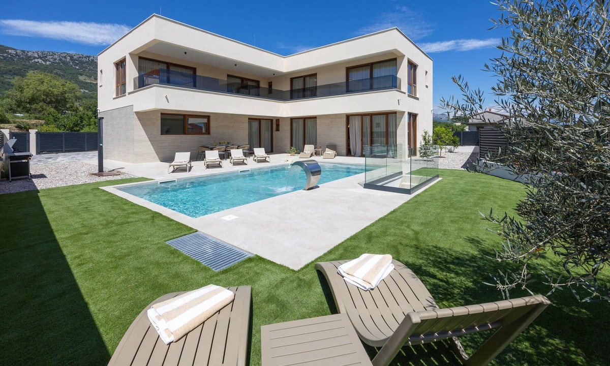 Kastela House | Gorgeous home in Kastel Luksic