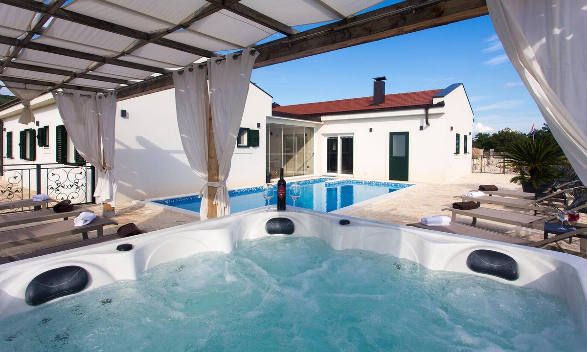 Lovrec House | Gorgeous home in Lovrec with sauna