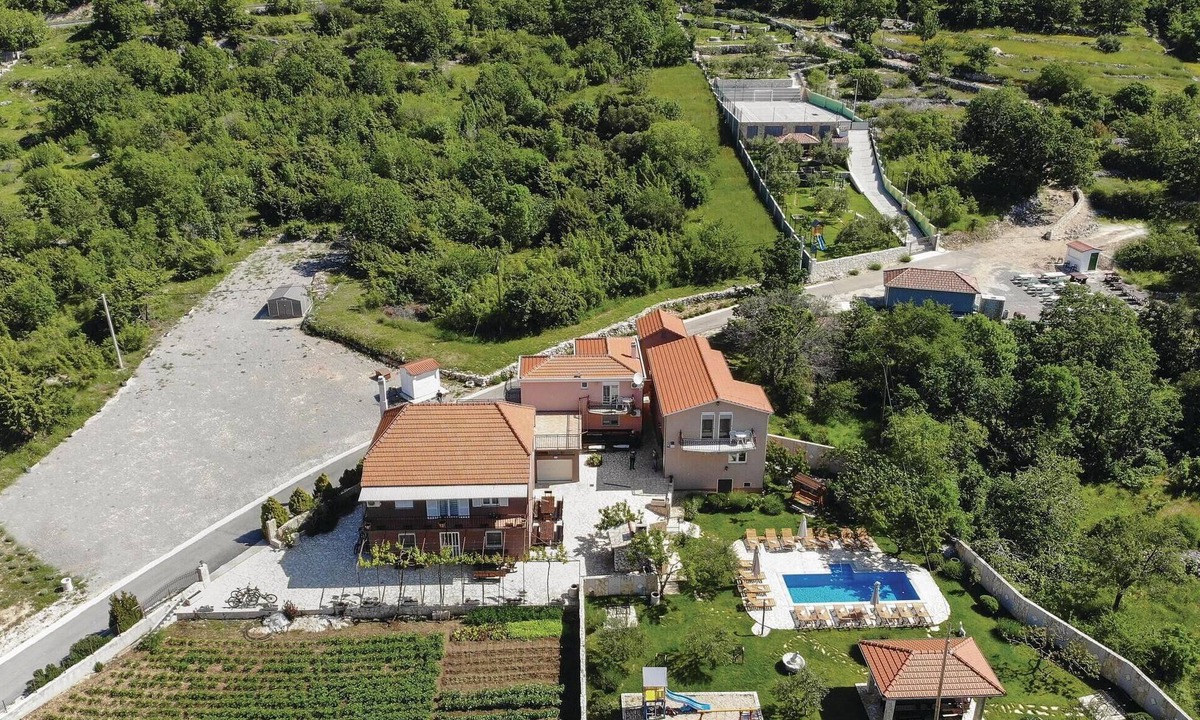 Sestanovac House | Gorgeous home in Sestanovac with sauna