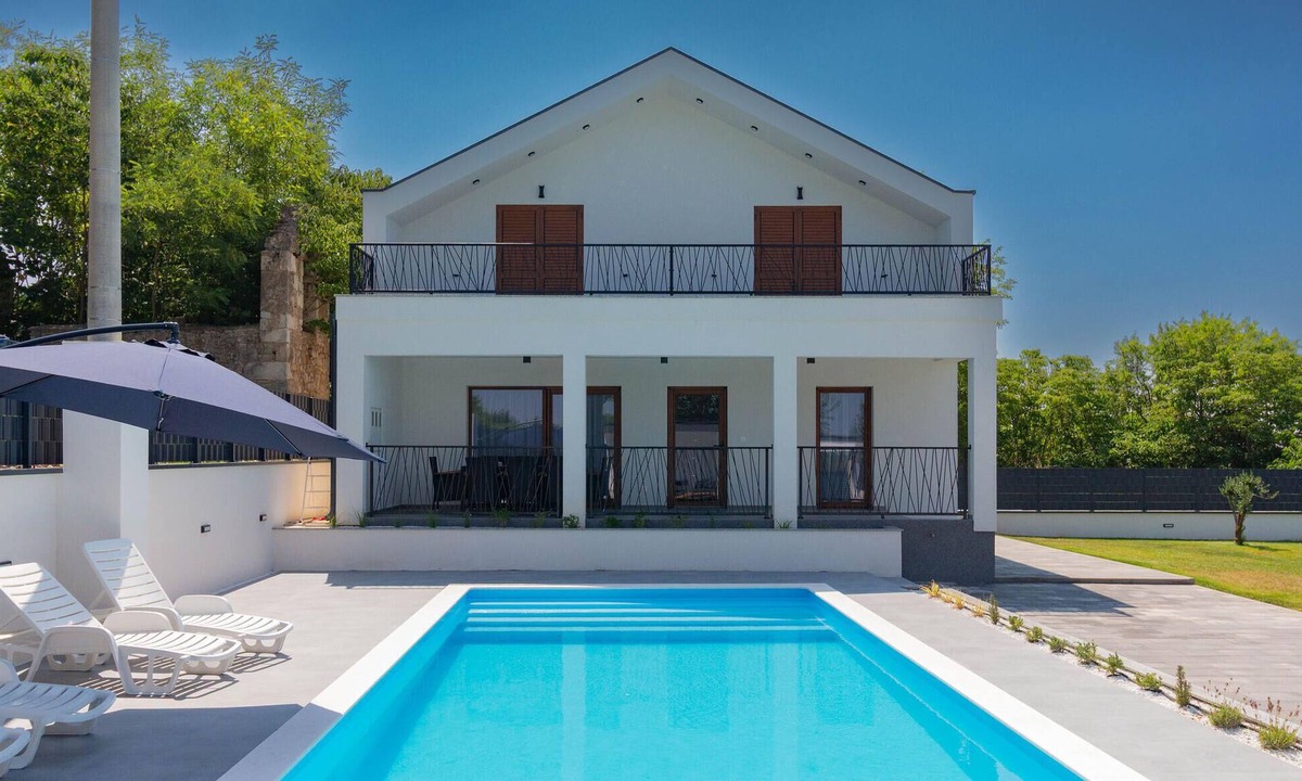 Murvica House | Gorgeous home in Smokovic