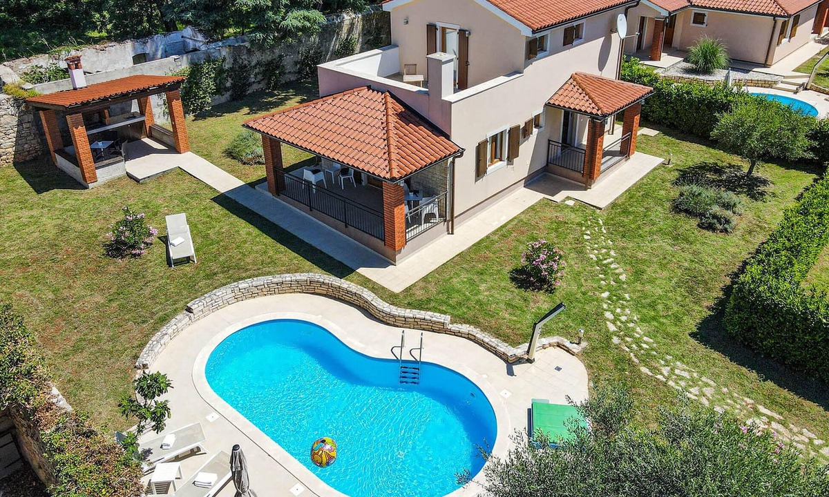 Farini House | Gorgeous home in Visnjan with private swimming pool, can be inside or outside