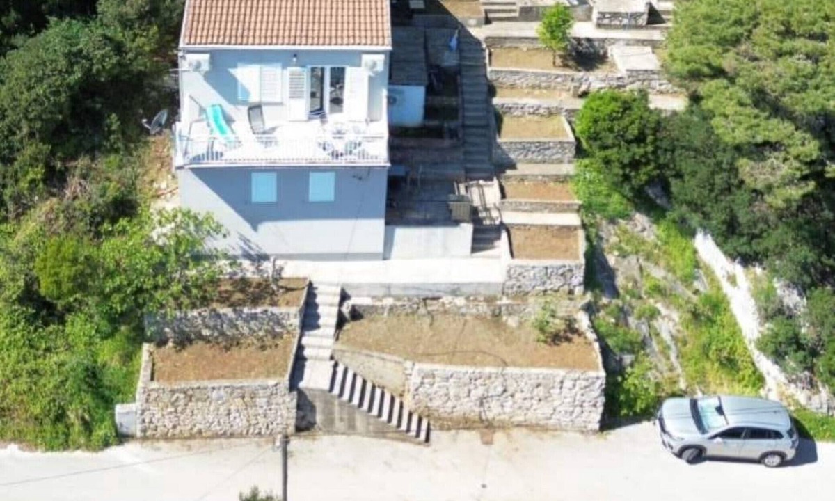 Sobra Apartment | Green House - Studio with Terrace and Sea View