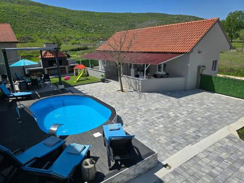 Drnis House | Grey House with heated pool Kričke Drniš