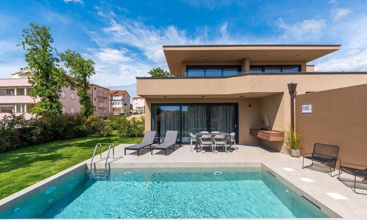 Karigador Apartment | Ground-Floor Apartment with Private Pool and Terrace in Istria, 150 Meters from the Sea