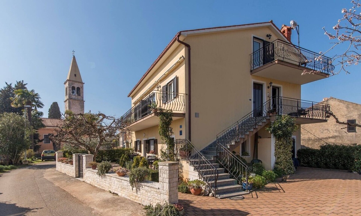 Lovrecica Apartment | Ground floor Apartment Orzan II with terrace near to the Beach
