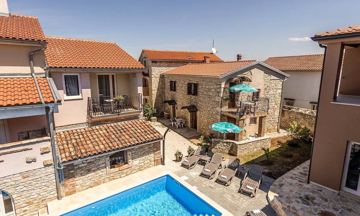 Tar Apartment | Ground Floor Apartment Fiorela I in Villa Valtrazza