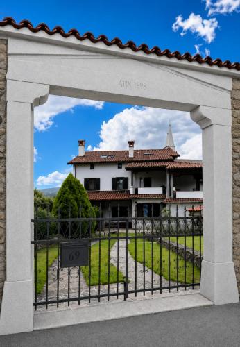 Podnanos House | Guest House Žerjal