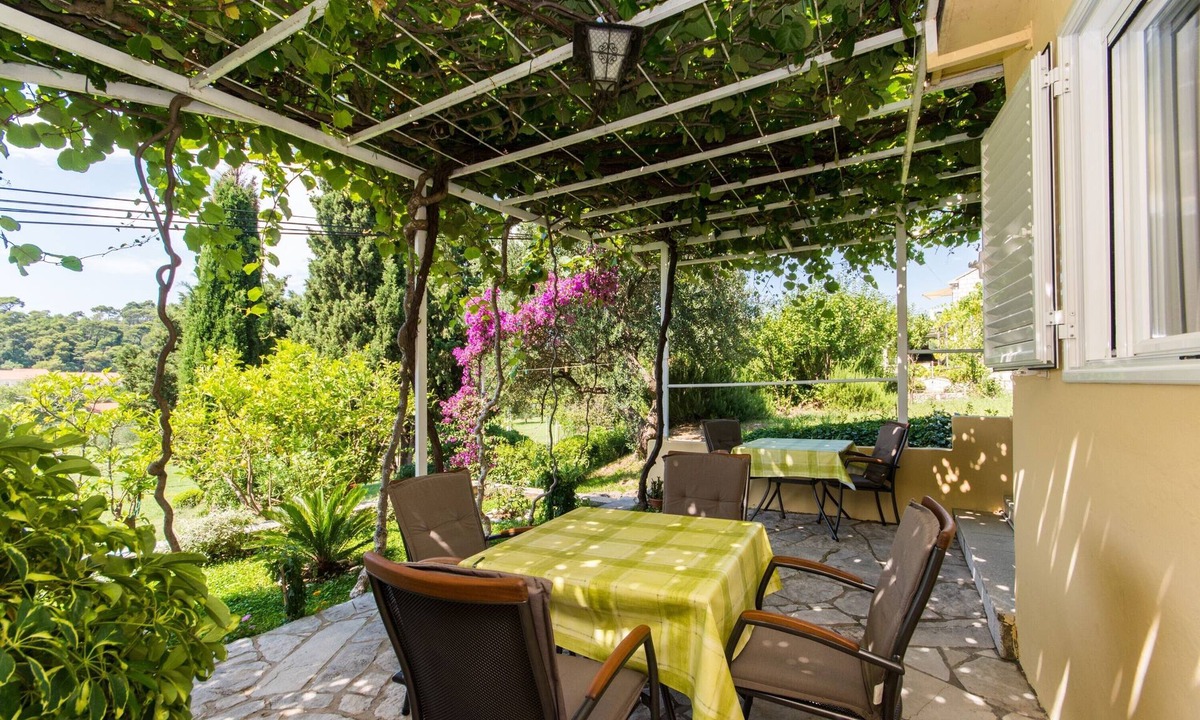 Srebreno Apartment | Guest House Kanjuo - Studio Apartment with Terrace and Garden View