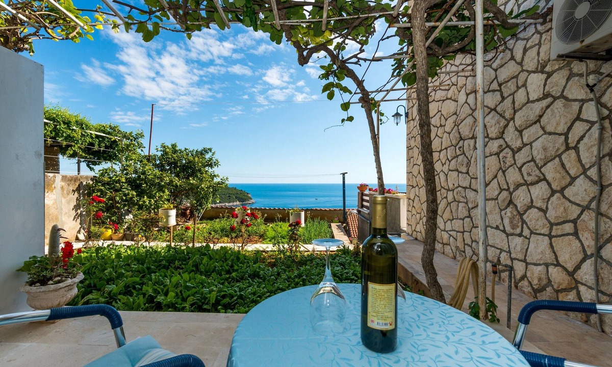 Ploce Apartment | Guesthouse Home Sweet Home - Studio with Terrace and Sea View