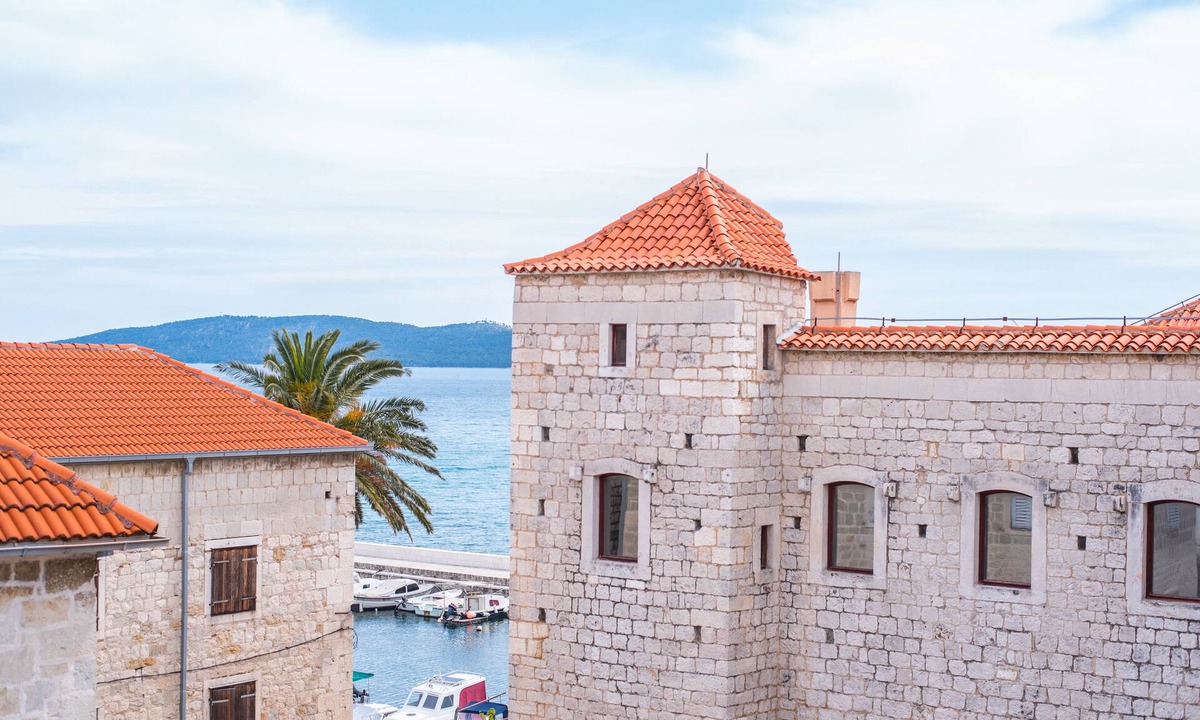 Kastel Luksic Villa | Heritage Guesthouse-Villa Vitturi with Seaview and Castle view right next to Sea