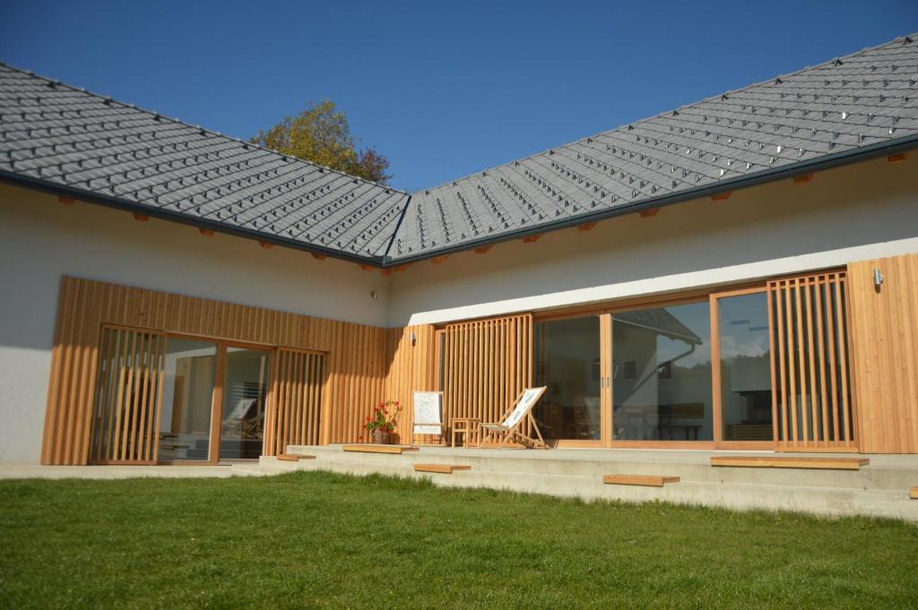 Zgornja Kungota House | Hiša sonca Toti breg
