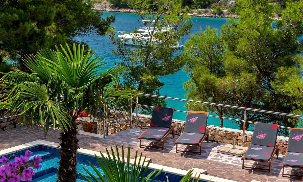 Cove Osibova (Milna) Resort | Hidden Heaven Private Resort - Heated Pool