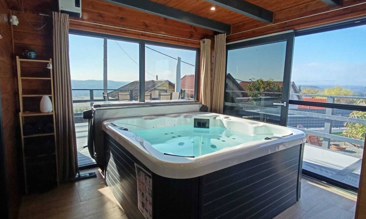 Visoko House | Hilltop home with jacuzzi, sauna, barbecue and fire pit