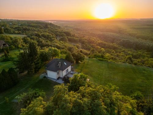 Erdut House | Hilltop House.