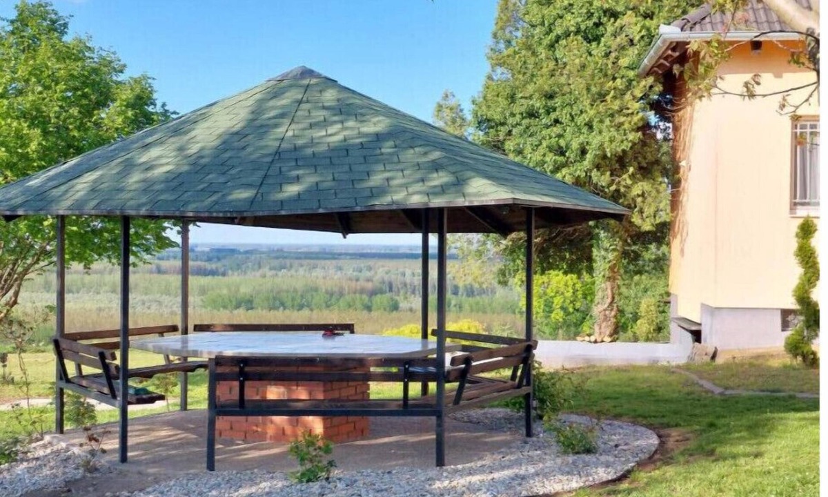 Erdut House | Hilltop House.