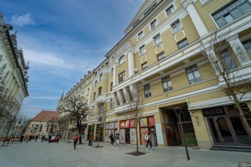 Cluj-Napoca City Centre Villa | Historic Palace in main square-Unirii Plazza