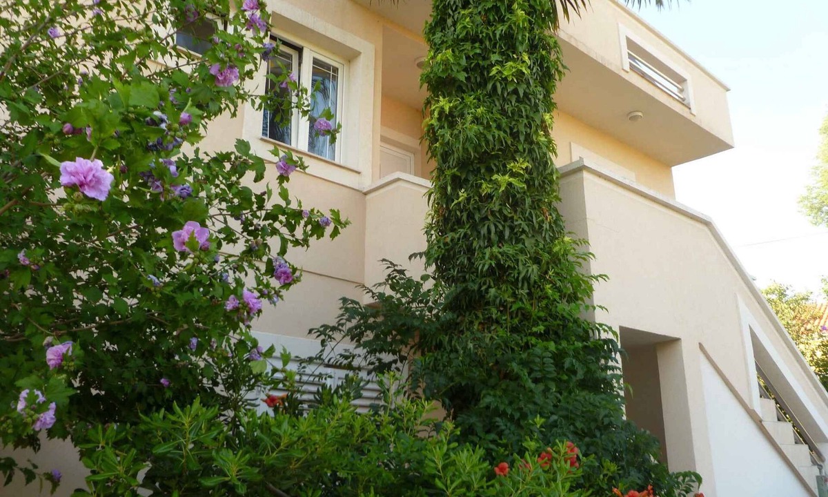 Sveti Filip i Jakov Apartment | Holiday apartment with large balcony