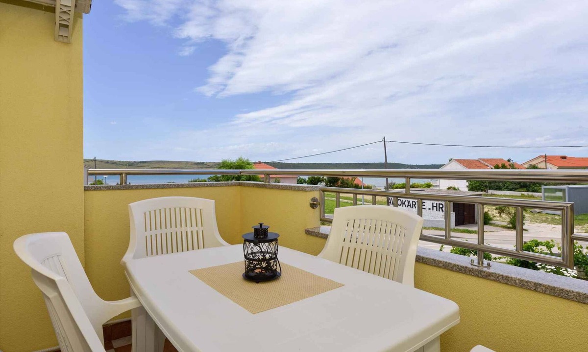 Ljubac Apartment | Holiday apartment 80 m from the sandy beach