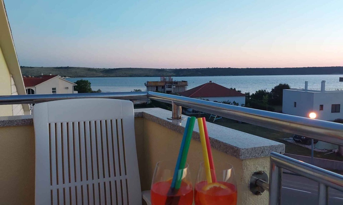 Ljubac Apartment | Holiday apartment 80 m from the sandy beach