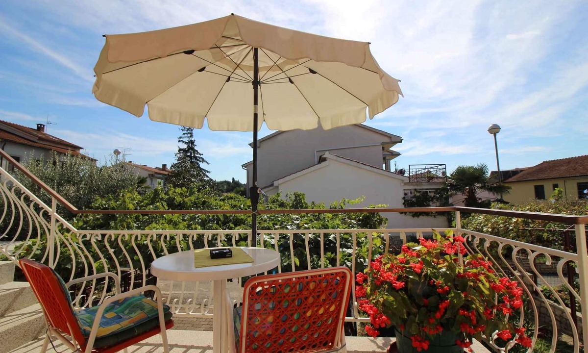 Porec Apartment | Holiday apartment for 2-4 persons, with garden with barbecue, close to the beach, air-conditioned