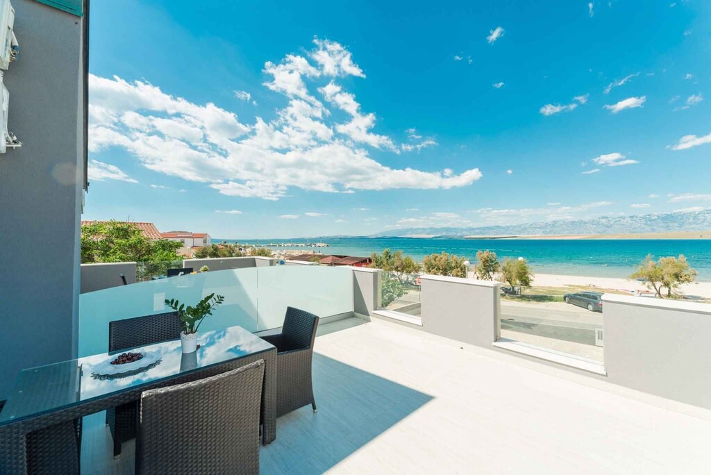 Vir Apartment | Holiday apartment for 4-6 people lake view right next to the beach