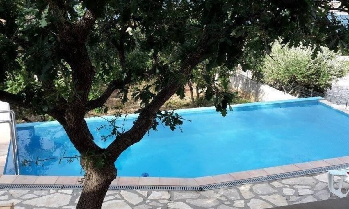 Vinjerac House | Holiday apartment for four people with a terrace