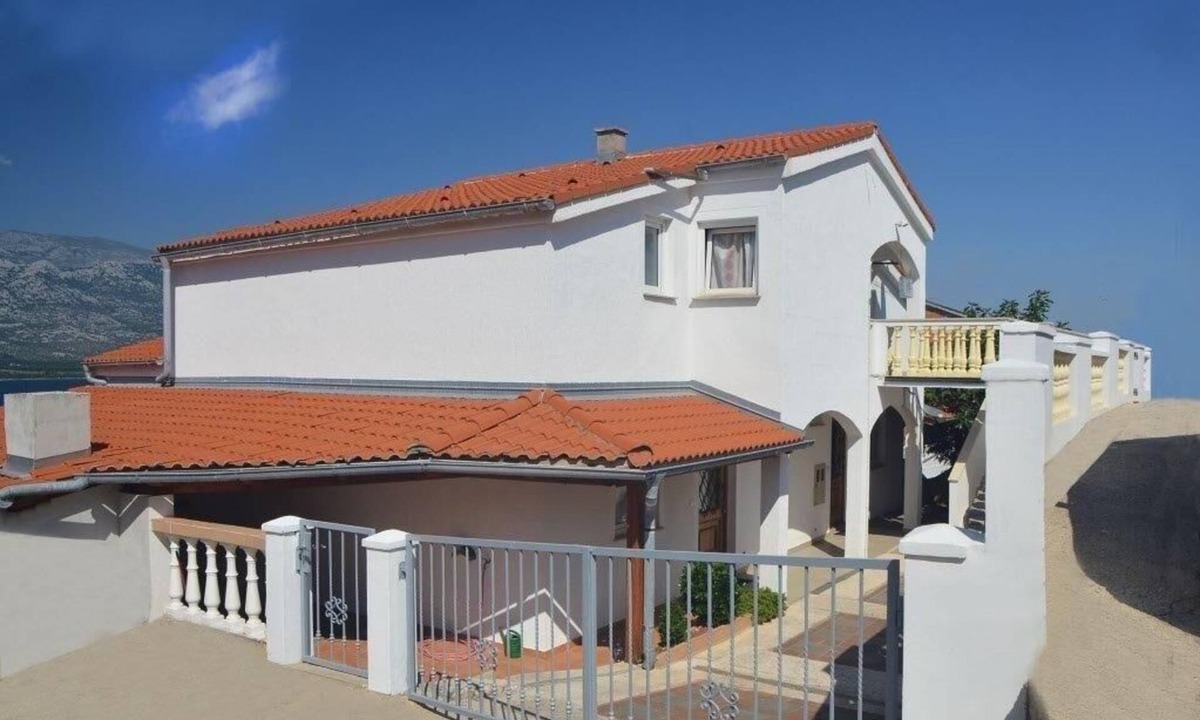 Vinjerac House | Holiday apartment for four people with a terrace