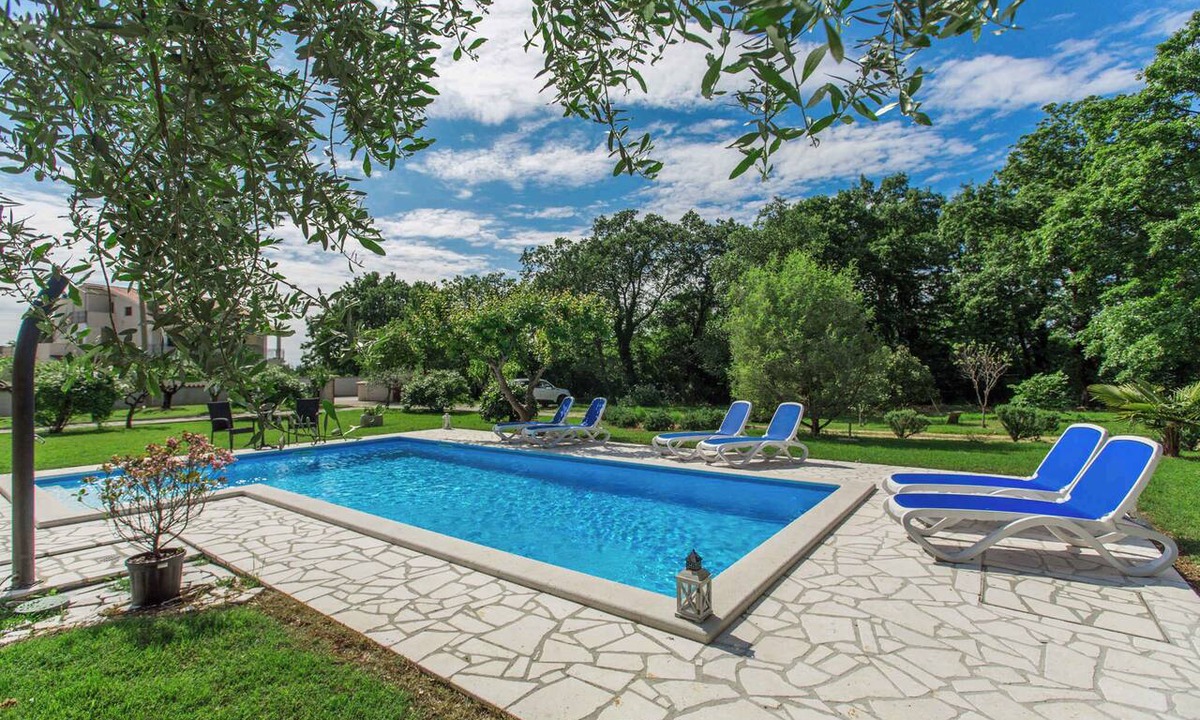 Susnjici Apartment | Holiday apartment With pool and large garden